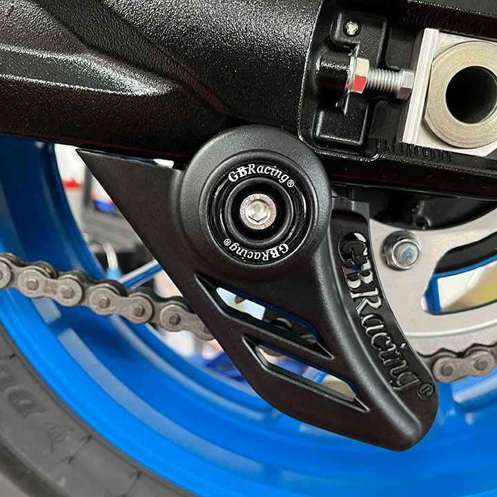 Aileron de requin GB-Racing avec kit de bobine pour différents modèles