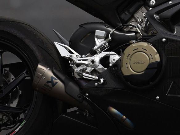 KIT DE COMMANDES ARRIÈRES RÉGLABLES MOTOCORSE DUCATI PANIGALE V4 / S / R 