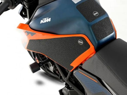 KIT DE 2 AUTOCOLLANTS ANTIDÉRAPANTS POUR PROTECTION DE RÉSERVOIR R&amp;G KTM DUKE 125 / 250 / 390 2024 