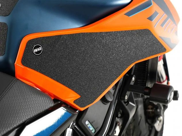 KIT DE 2 AUTOCOLLANTS ANTIDÉRAPANTS POUR PROTECTION DE RÉSERVOIR R&amp;G KTM DUKE 125 / 250 / 390 2024 